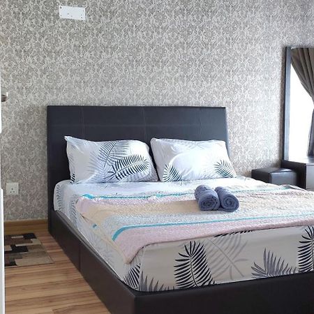 Dperdana -Dinies Pool,Wifi, Centre Of Kota Bharu, 4-5 Pax Apartment Exterior photo
